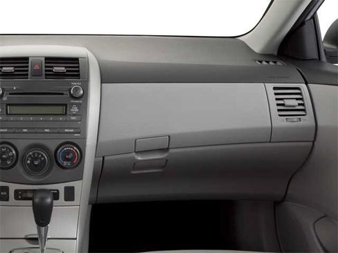 Used 2013 Toyota Corolla LE FWD image 13