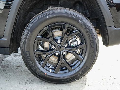 New 2026 Jeep Grand Cherokee Altitude image 12