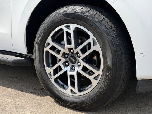 Used 2025 Ford Expedition Active AWD/4WD image 27