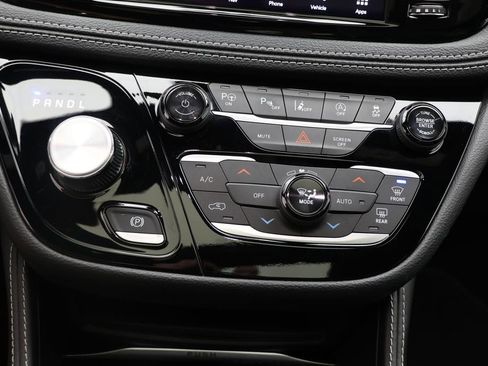 Used 2024 Chrysler Pacifica Limited w/ S Appearance Package image 26