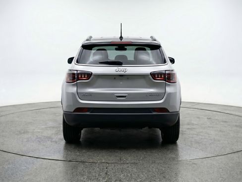 Used 2025 Jeep Compass Limited image 7