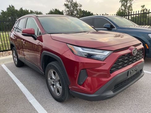 Used 2023 Toyota RAV4 XLE w/ Convenience Package FWD image 2