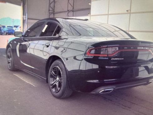 Used 2019 Dodge Charger SXT image 10