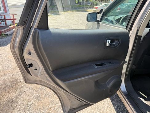 Used 2011 Nissan Rogue S FWD image 10