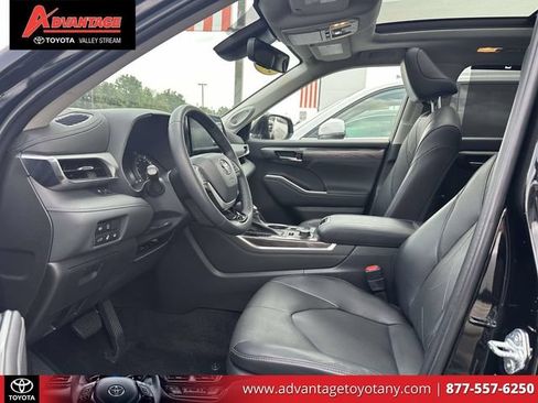 Used 2022 Toyota Highlander Platinum AWD/4WD image 21