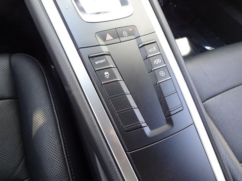 Used 2021 Porsche 718 Cayman RWD image 13