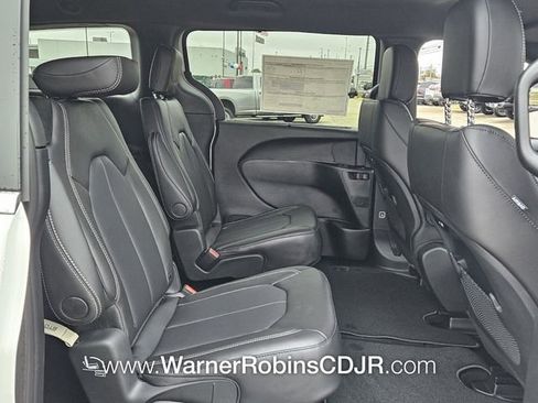 New 2026 Chrysler Pacifica Select image 17