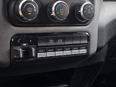 Used 2024 RAM 3500 Tradesman w/ Chrome Appearance Group image 24