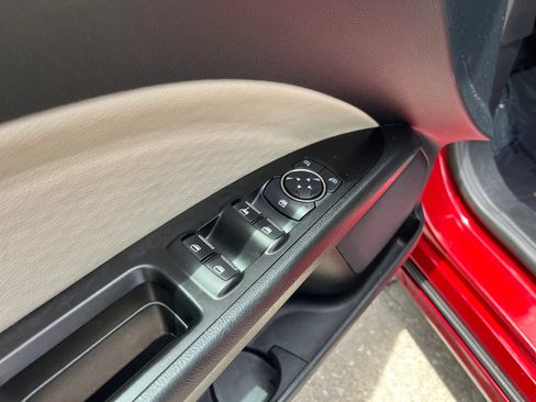 Used 2019 Ford Fusion SE w/ Equipment Group 151A FWD image 13