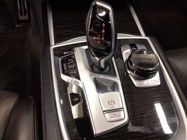 Used 2018 BMW 750i RWD image 19