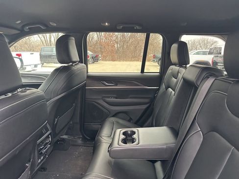 Used 2024 Jeep Grand Cherokee Limited image 10