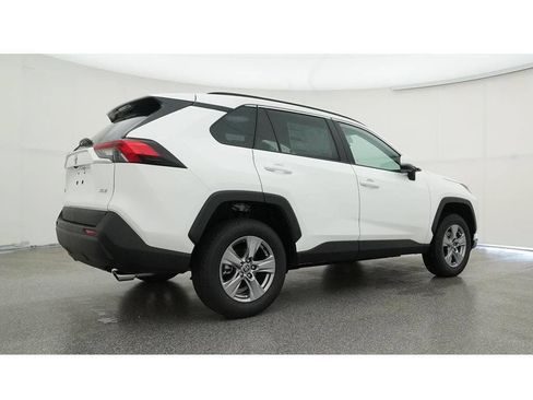 Used 2022 Toyota RAV4 XLE w/ Convenience Package FWD image 30