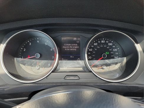 Used 2020 Volkswagen Tiguan SE image 18