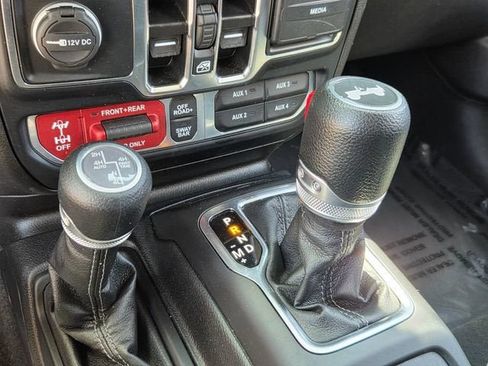 Used 2024 Jeep Wrangler Unlimited Rubicon 4xe AWD/4WD image 24