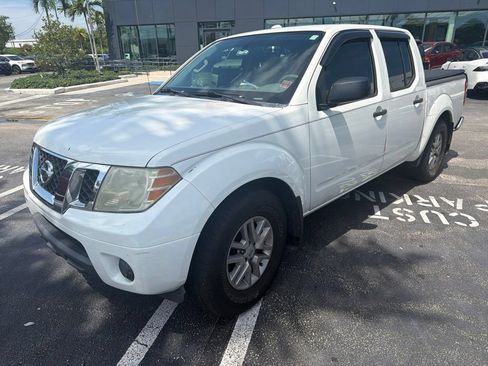 Used 2015 Nissan Frontier SV RWD image 2