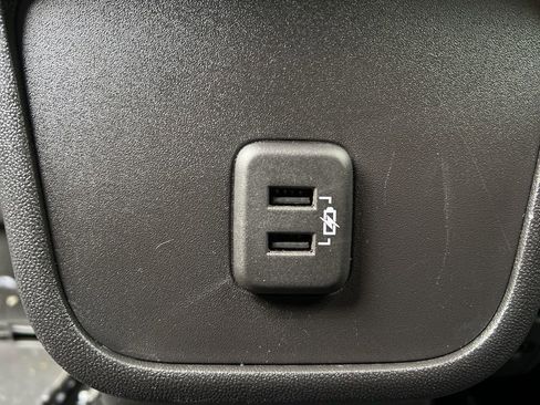 Used 2023 Chevrolet Equinox LT image 28