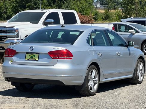 Used 2015 Volkswagen Passat TDI SE image 4