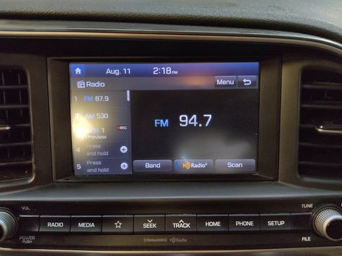 Used 2020 Hyundai Elantra SEL FWD image 25