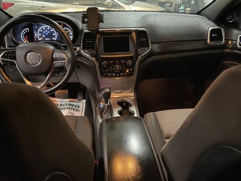 Used 2019 Jeep Grand Cherokee Laredo w/ Security & Convenience Group image 7