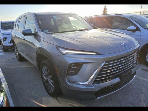 Used 2025 Buick Enclave Preferred image 5