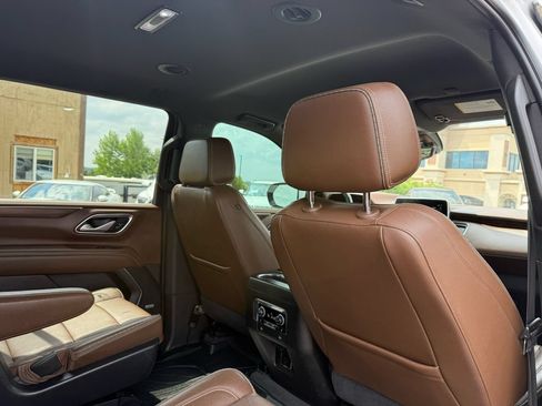 Used 2021 Chevrolet Suburban High Country AWD/4WD image 25