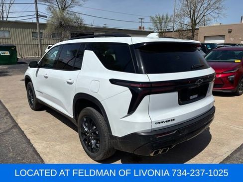 Used 2024 Chevrolet Traverse LT w/ Midnight/Sport Edition FWD image 2