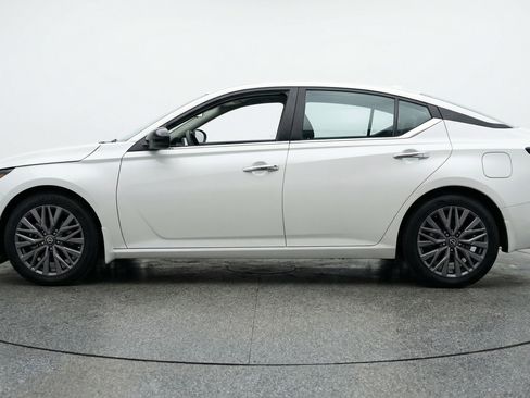 Used 2025 Nissan Altima 2.5 SV image 5