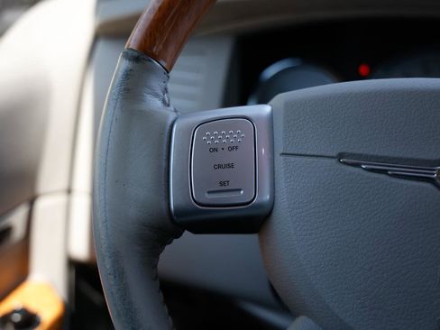 Used 2007 Chrysler Aspen Limited AWD/4WD image 27