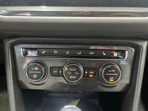 Certified 2020 Volkswagen Tiguan SE image 17