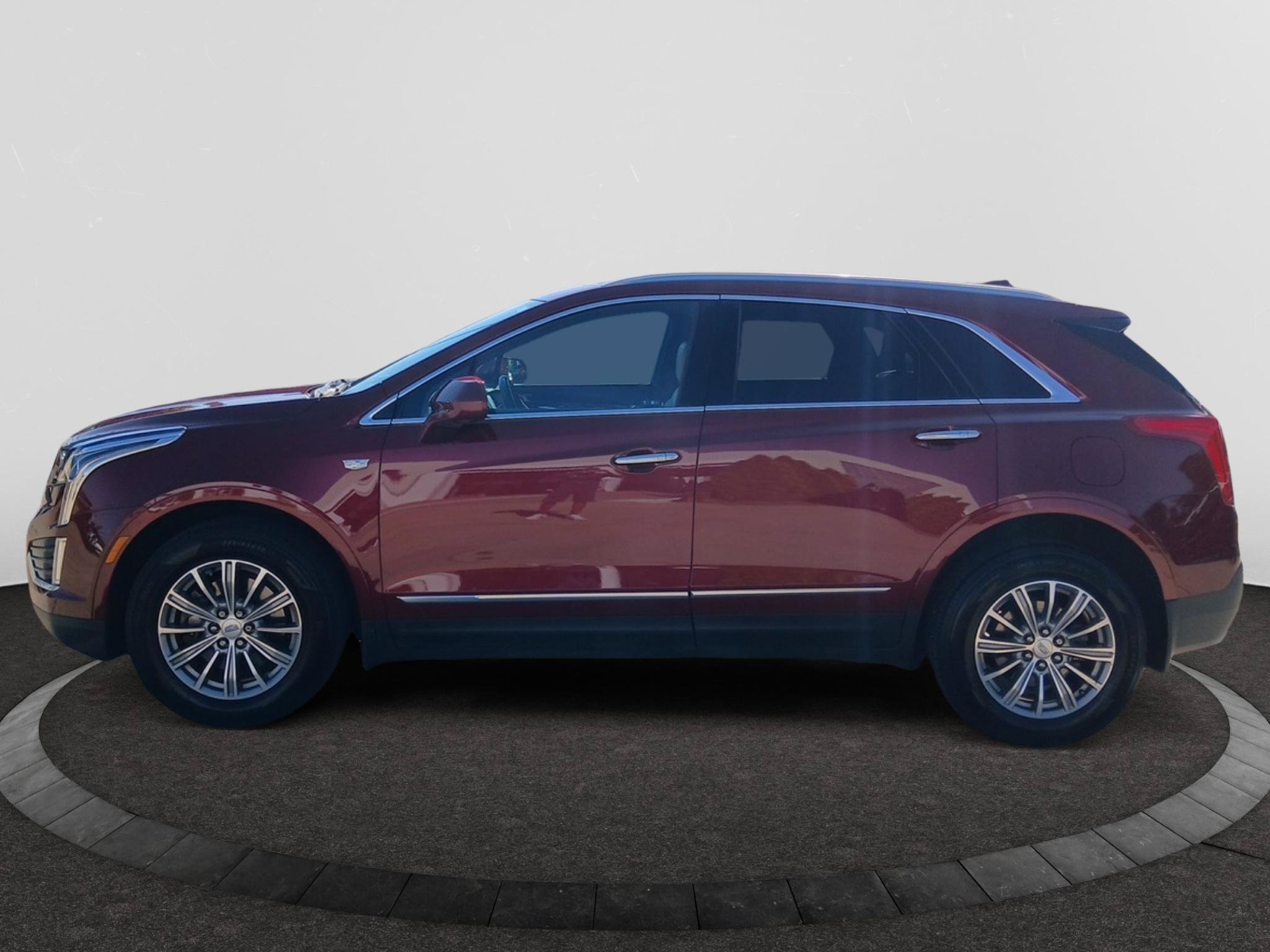 Used 2017 Cadillac XT5 Luxury w/ Driver Awareness Package FWD image 4