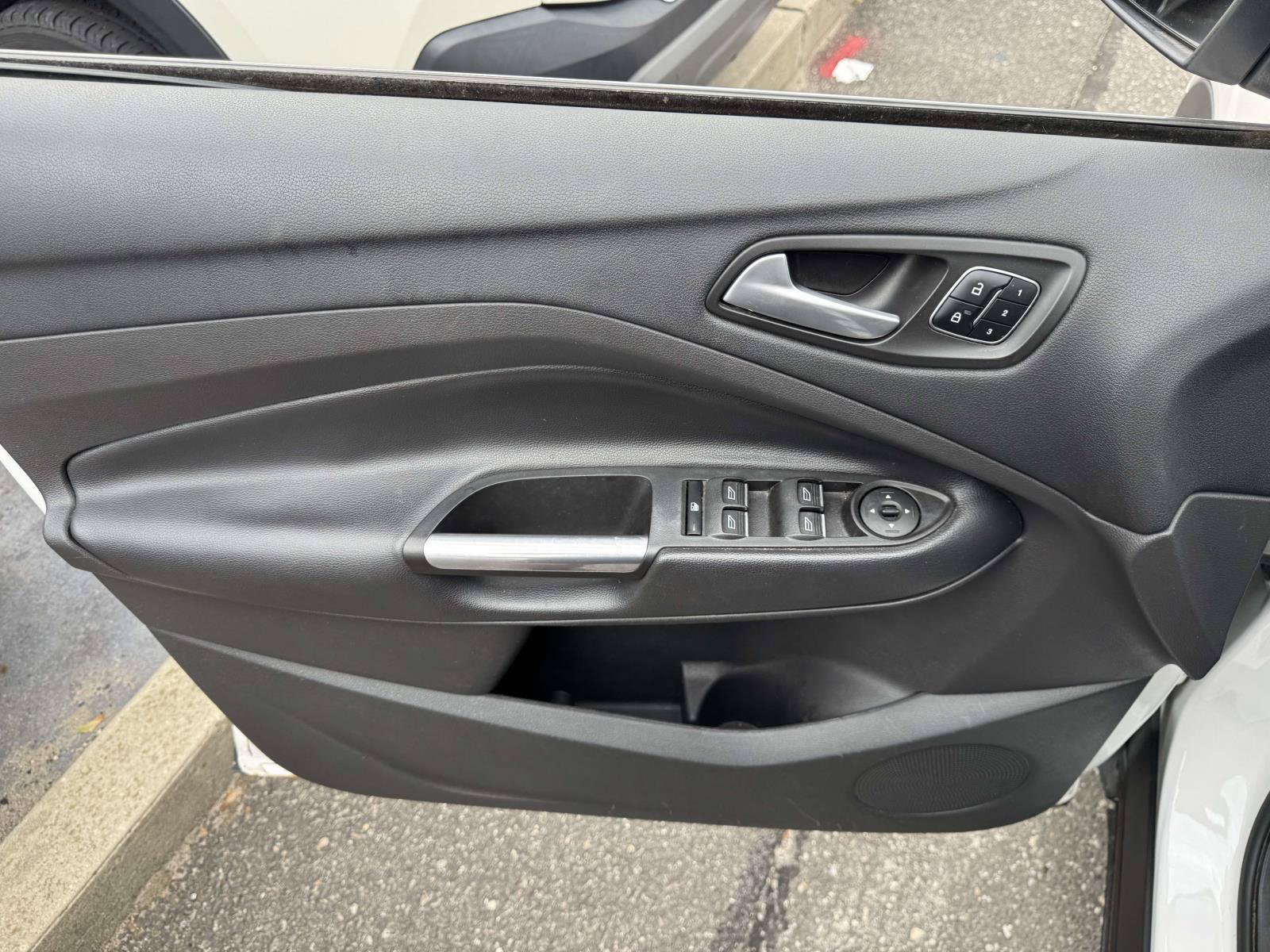 Used 2017 Ford Escape Titanium AWD/4WD image 13