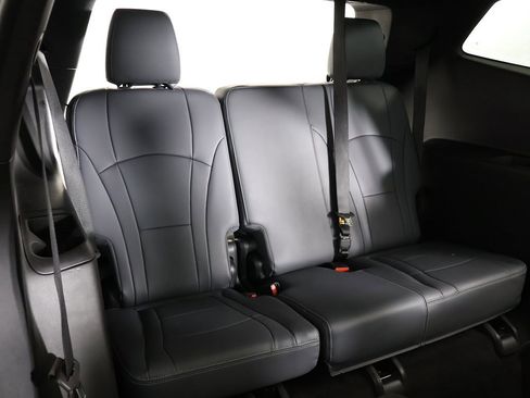 Used 2024 Buick Enclave Premium image 42