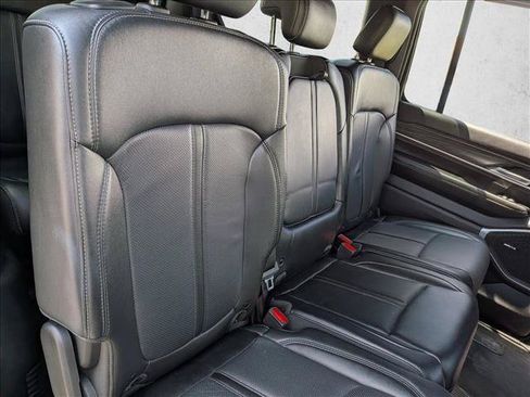 Certified 2024 Jeep Wagoneer Series II w/ Flexible Seating Group AWD/4WD image 17