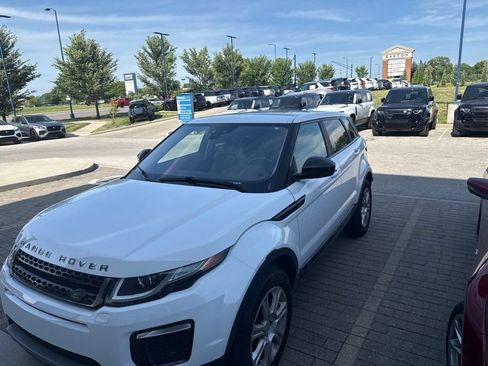 Used 2017 Land Rover Range Rover Evoque SE AWD/4WD image 10