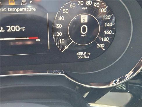 Used 2024 Bentley Bentayga AWD/4WD image 11
