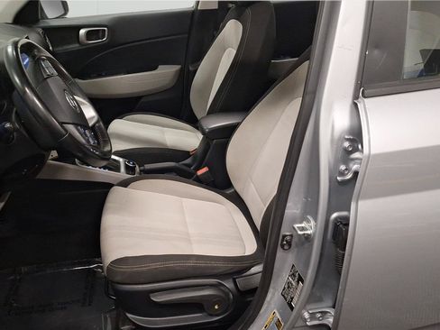 Used 2023 Hyundai Venue SEL FWD image 10