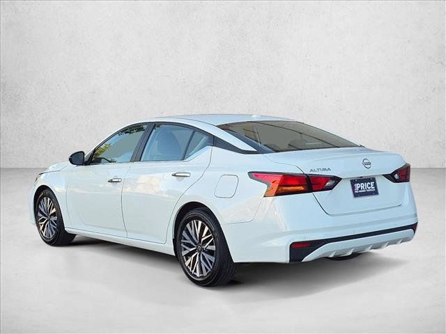 Used 2025 Nissan Altima 2.5 SV FWD image 8