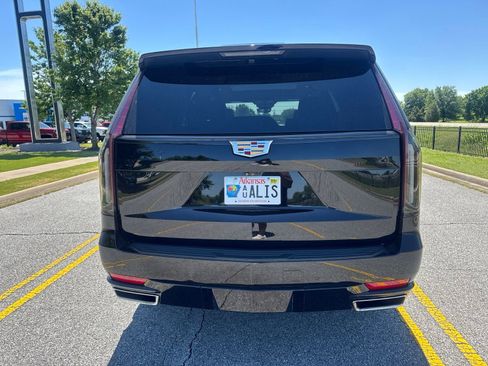 Used 2022 Cadillac Escalade Premium Luxury AWD/4WD image 5