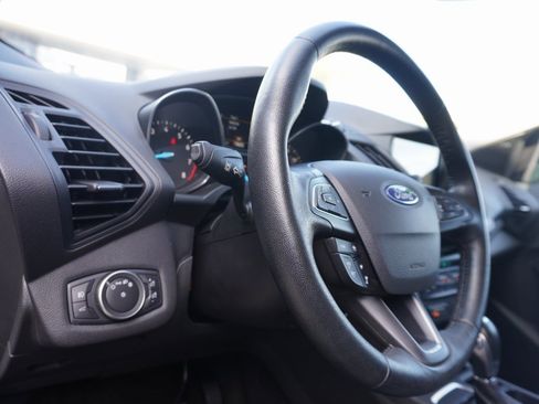 Used 2019 Ford Escape SEL image 12