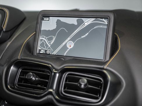 Used 2019 Aston Martin V8 Vantage Coupe image 11