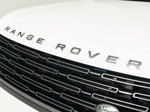 Used 2023 Land Rover Range Rover Long Wheelbase SE AWD/4WD image 12