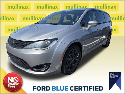 Used 2018 Chrysler Pacifica Touring Plus w/ S Appearance Package FWD image 1