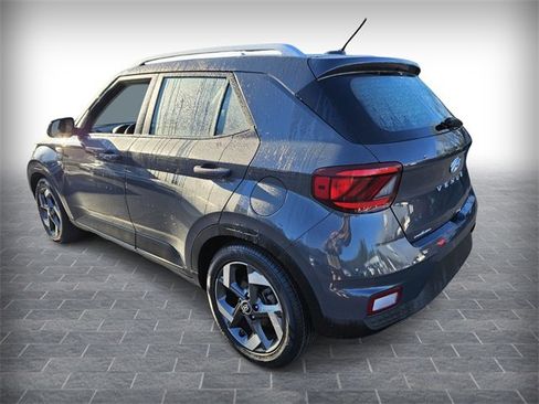 Used 2023 Hyundai Venue SEL image 5