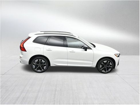 New 2026 Volvo XC60 T8 Plus w/ Protection Package Premier AWD/4WD image 18