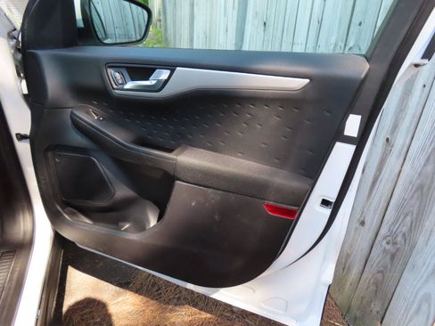 Used 2020 Ford Escape SE FWD image 22