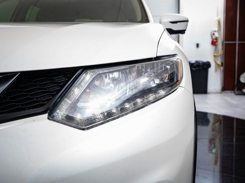 Used 2016 Nissan Rogue SV w/ SV Premium Package image 15