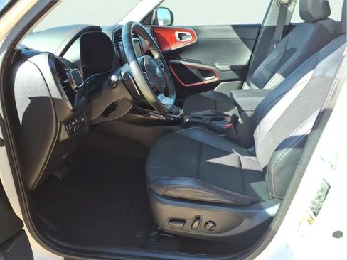 Used 2020 Kia Soul GT-Line FWD image 19