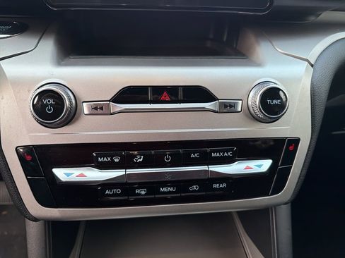 Used 2022 Ford Explorer XLT image 29