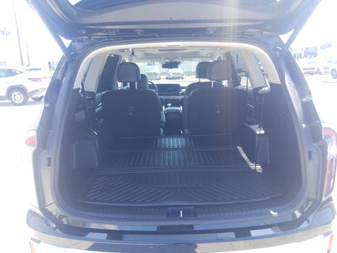 Used 2023 Kia Telluride EX w/ EX Captain's Chair Package FWD image 13