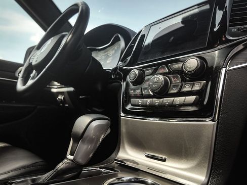 Used 2019 Jeep Grand Cherokee Limited image 30